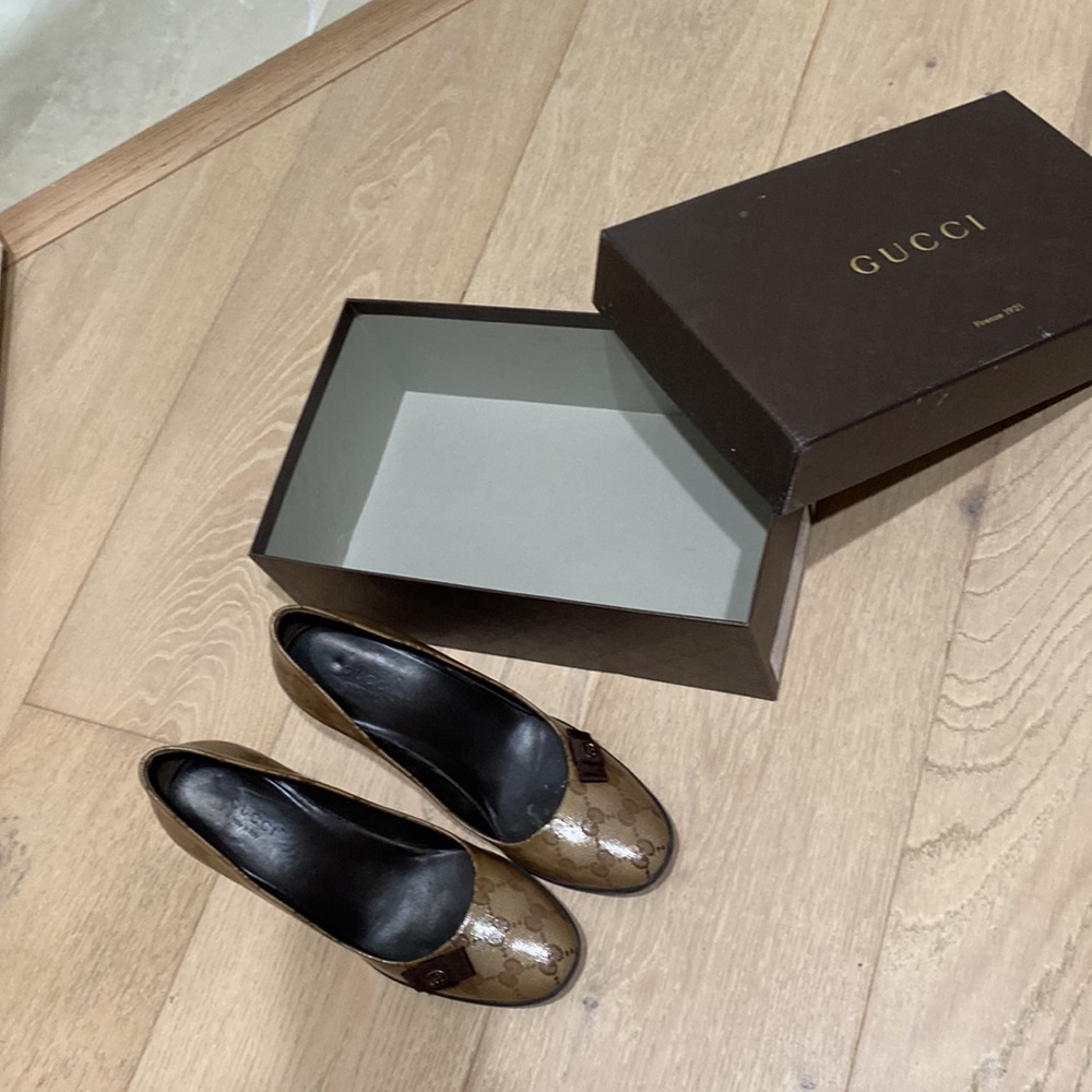 Gucci shoes bottom is rubbery marital used good condition